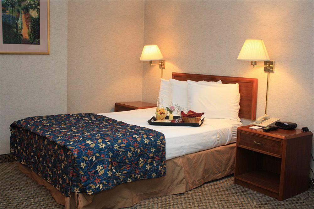 Fern Valley Hotel And Conference Center Louisville Quarto foto